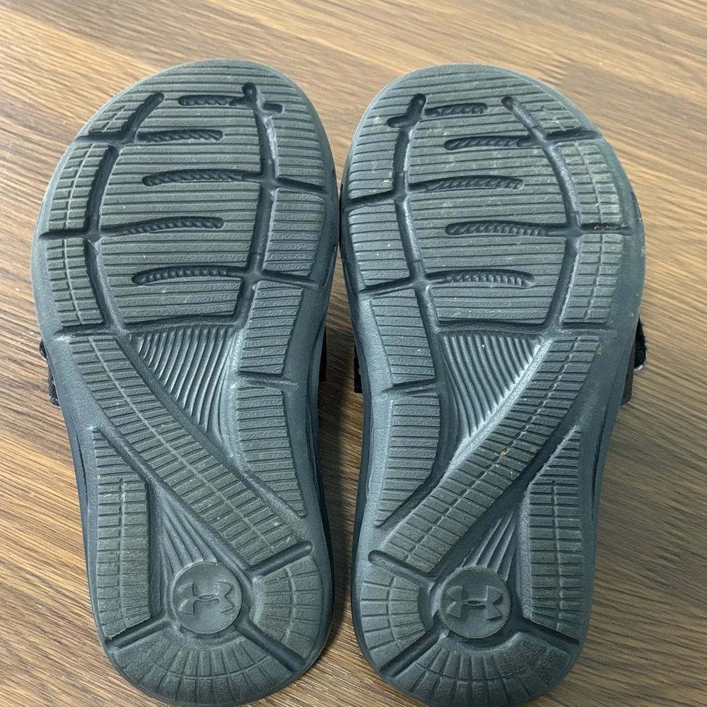 Under Armour Kids Black and‎ White Slide Sandals Sz 11K